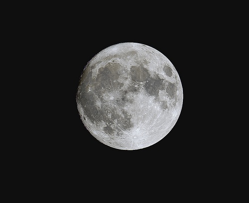 ¿Por qué solamente vemos un lado de la Luna?