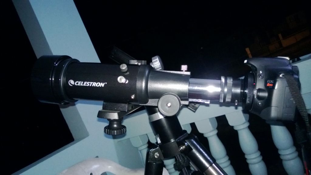 Captando la luna con el Travel Scope 70 y mi DSLR.