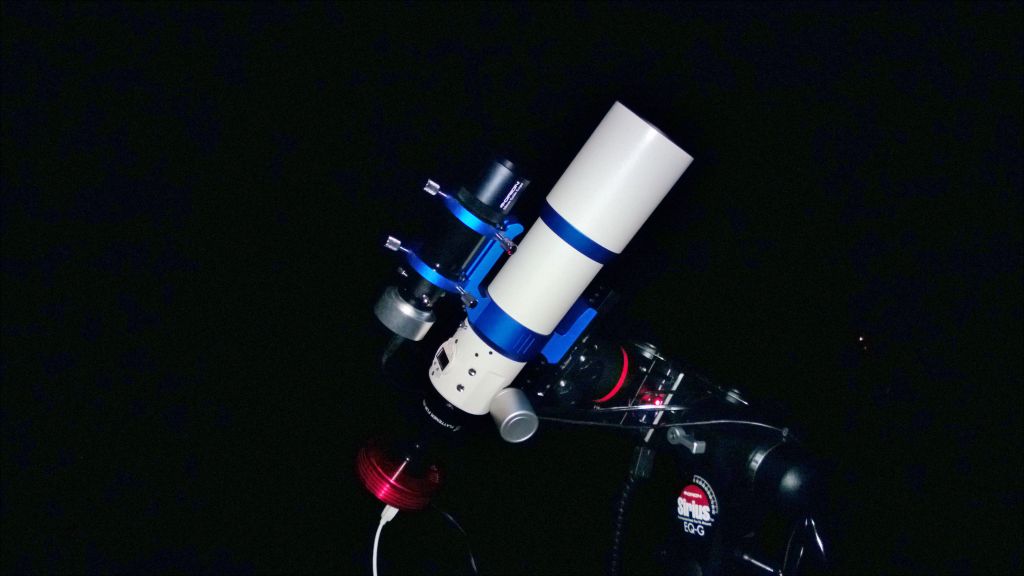 Refractor WO GT81 montado sobre una Orion Sirius EQ-G. Sistema de autoguiado Orion StarShoot Autoguider.