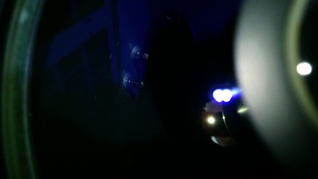 Tornillos del buscador después de acortarlos.