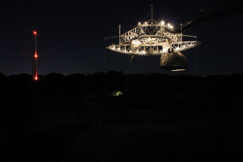 Antena principal del Radiotelescopio de Arecibo (Crédito: Gustavo Sánchez/Observatorio Guajataca)
