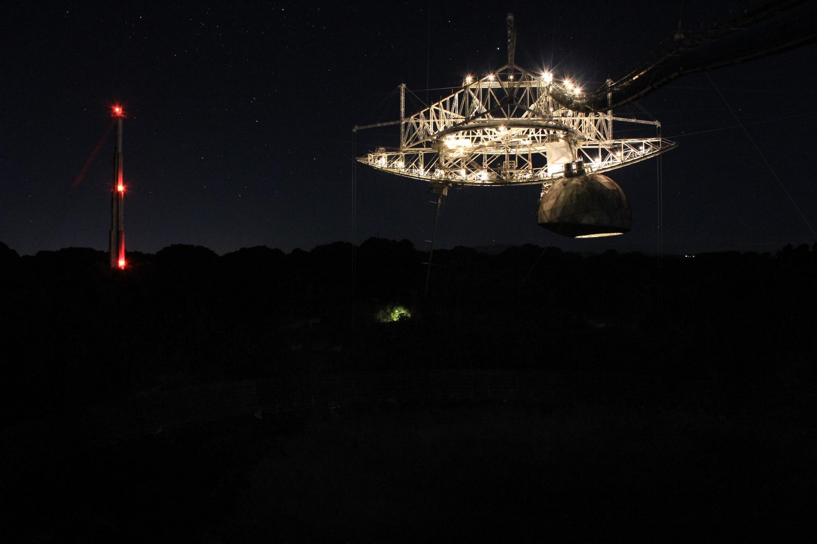 Antena principal del Radiotelescopio de Arecibo (Crédito: Gustavo Sánchez/Observatorio Guajataca)