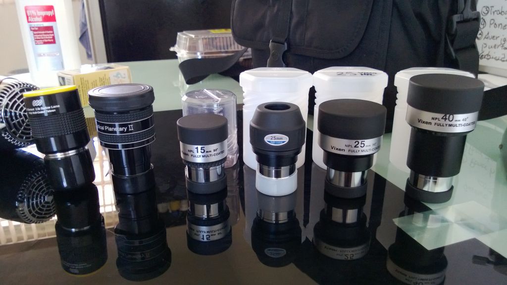 Limpiando los oculares después de la actividad de observación en CECADER, Aguadilla.