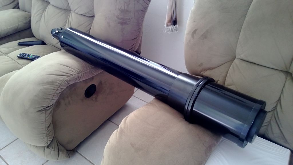 El C6-R después de pasarle un paño para quitarle las huellas. La pintura dentro del tubo se despega fácilmente, y la de afuera es un imán para las manchas.