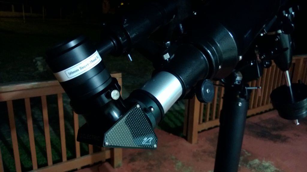 Ocular Rusell Optics Super Plosll XL de 56mm junto al refractor Celestron C6-R, excelente combinación para observación de campo ancho.