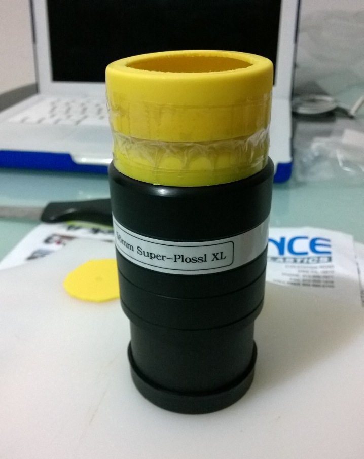 Los tapones montados en el ocular y sujetados preliminarmente con "tape" transparente. Cuando esté seguro que la distancia es la correcta, los pegaré permanentemente.