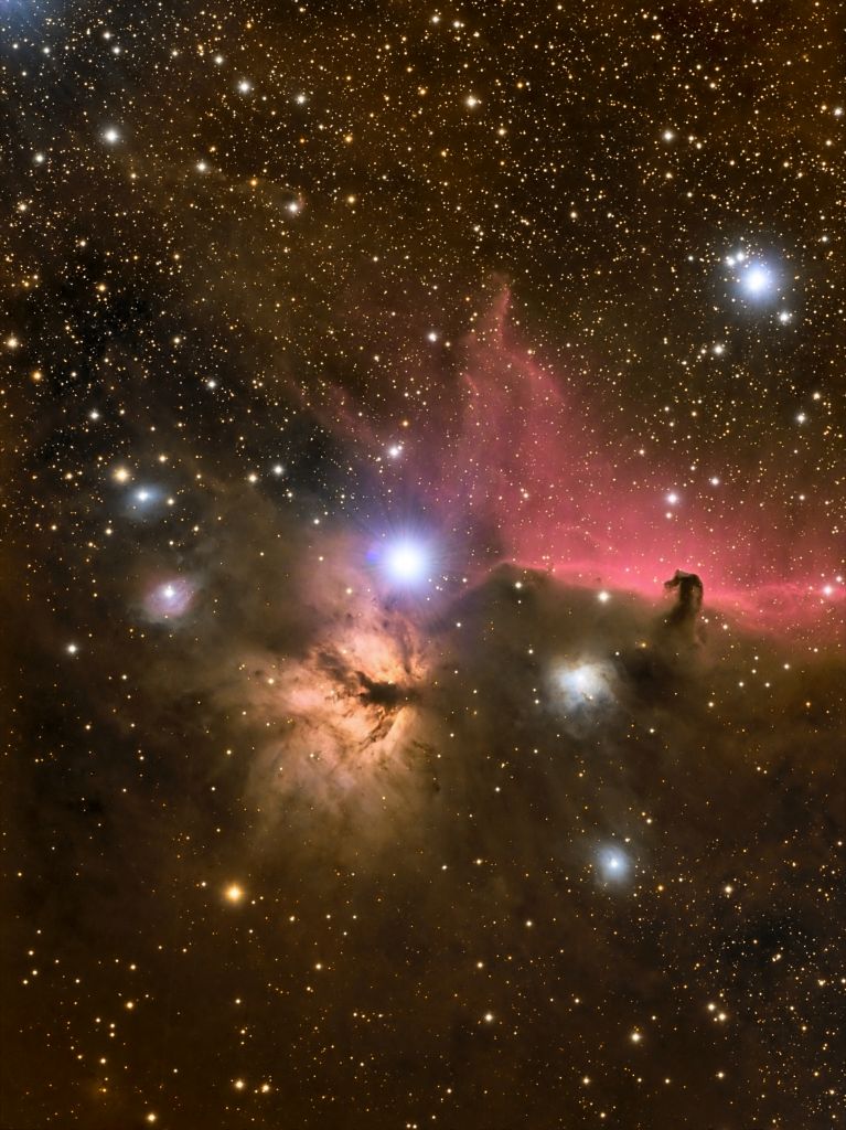 La estrella Alnitak, una de las estrellas del cinturón de Orión, y sus alrededores, incluyendo la Nebulosa de la Llama y la Nebulosa de Cabeza de Caballo.