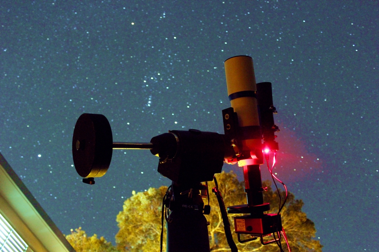 Orión ya está en el meridiano a eso de las 10:00PM hora local, relativamente temprano ya para la astrofotografía. Crédito: Gustavo Sánchez/Captando el Cosmos.