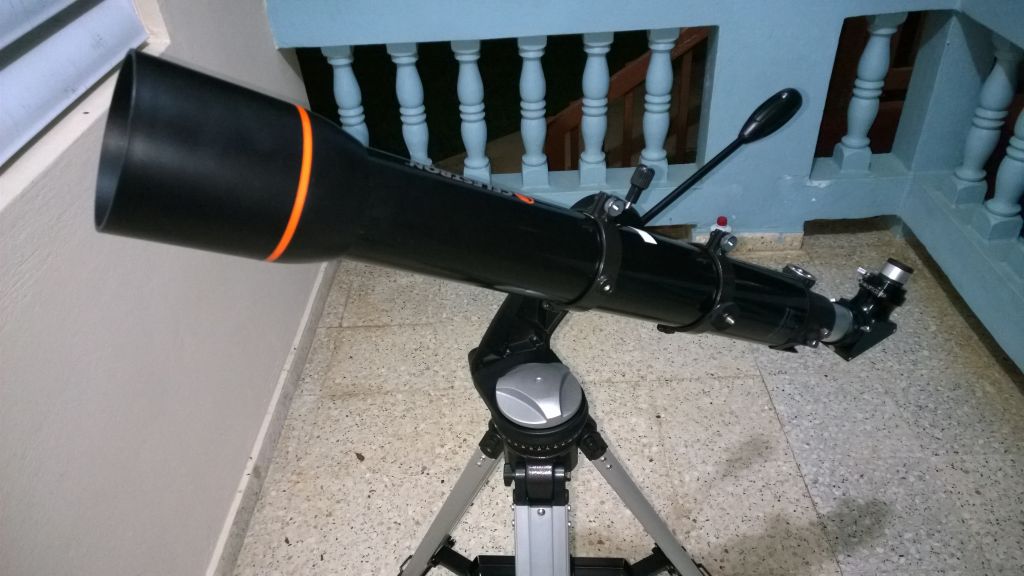 Telescopio Celestron 102GT.
