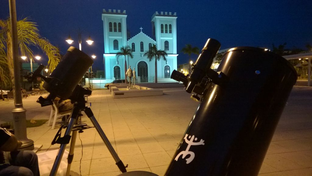 Astronomía en la plaza de Isabela, PR.