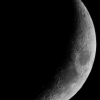 Luna creciente tomada con celular en modo afocal