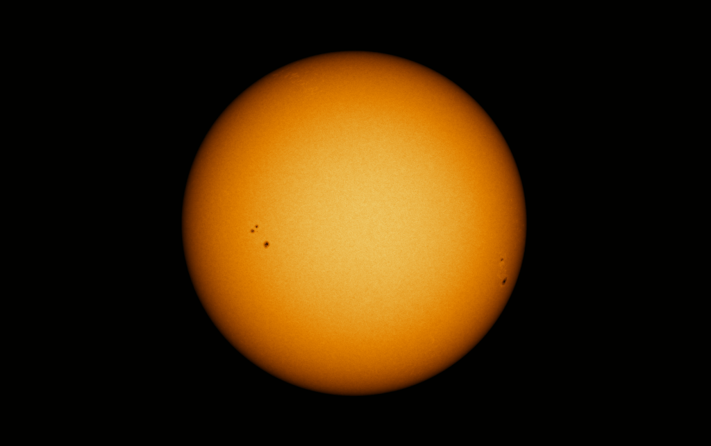 Astrofotografía solar en luz blanca con prisma de Herschel