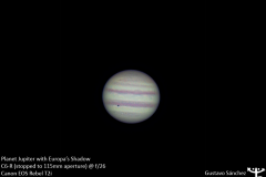 Planeta Júpiter con la sombra de la luna Europa cruzando por su superficie. Crédito: Gustavo Sánchez/Captando el Cosmos.