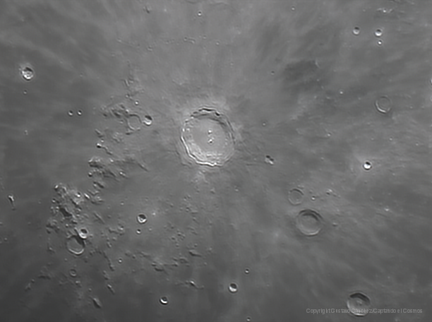 Copérnico, uno de los cráteres más notables de la luna, mide 95km de diámetro.