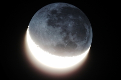 Luz cenicienta en la parte oscura de la luna, tomada desde Isabela, PR (Crédito: Observatorio Guajataca)
