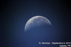 Lunar diurna en fase de cuarto menguante.