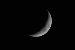 Luna en cuarto creciente. Tomada en modo de foco primario con un refractor 120mm f/8 y una cámara Canon Rebel T2i.