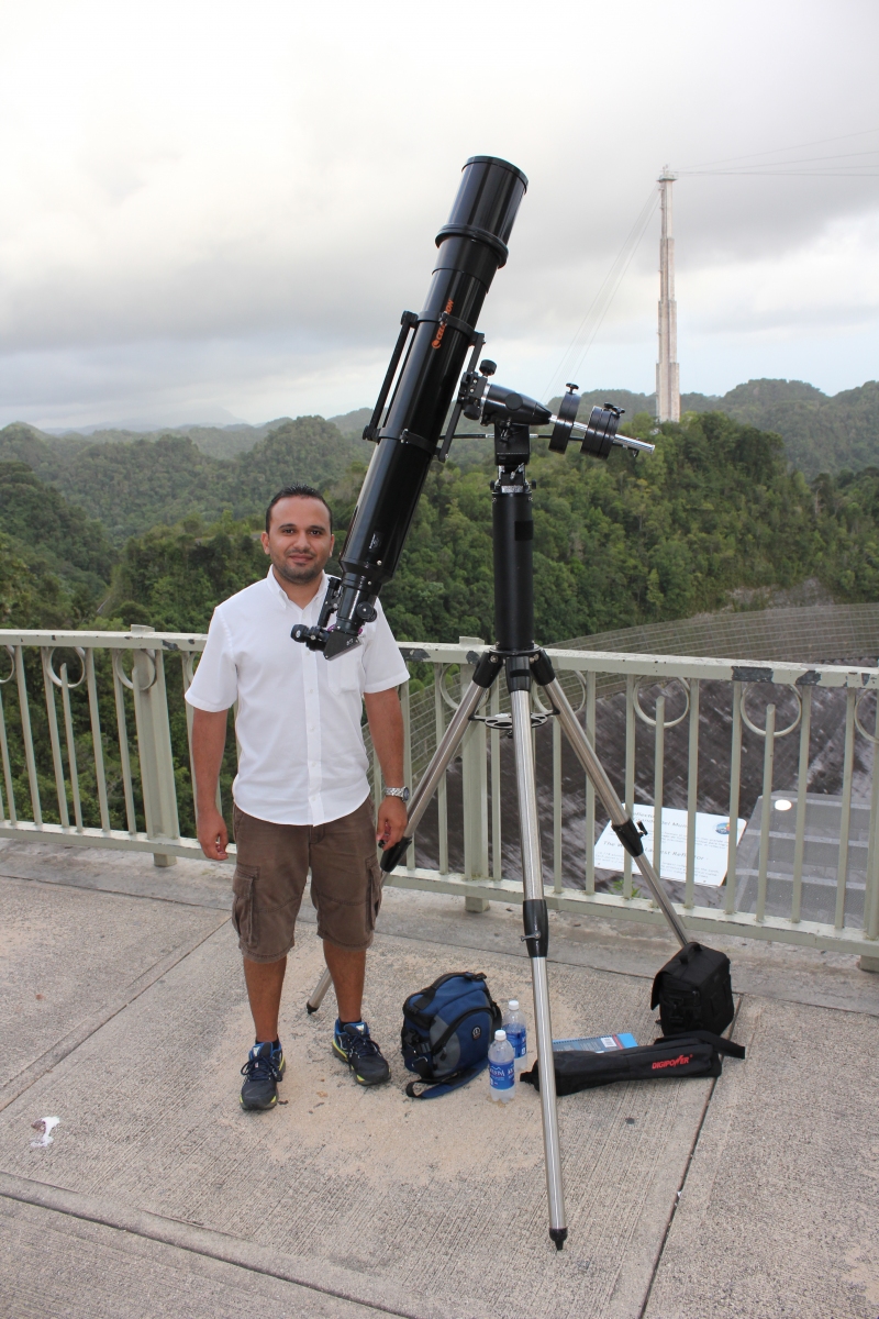 El autor junto a su refractor antes de que empezara la actividad.