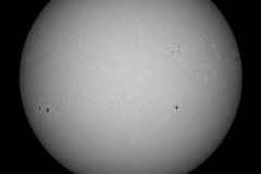 Disco solar visto a través de un filtro de 540nm, en versión monocromática en blanco y negro. Crédito: Gustavo Sánchez/Captando el Cosmos