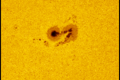 Mancha solar AR 3435. Crédito: Gustavo Sánchez.