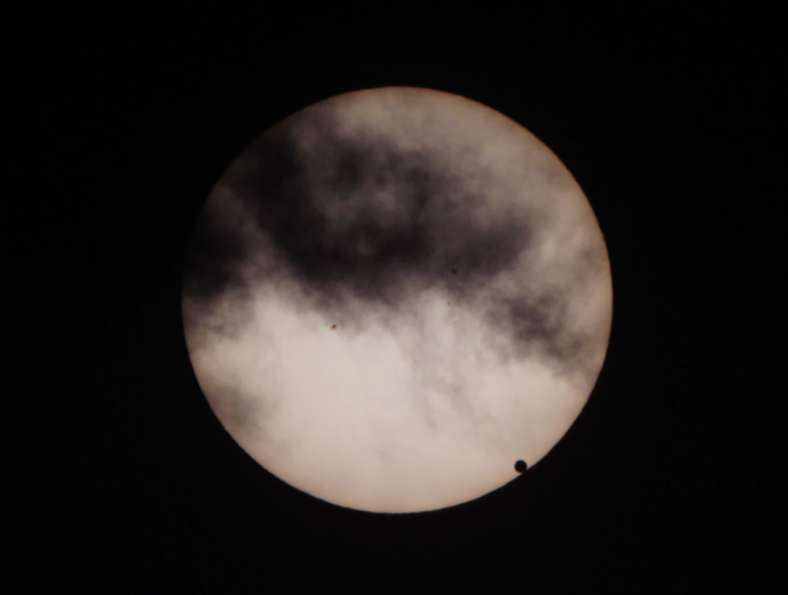 Venust-transit-black-drop-06-05-2012
